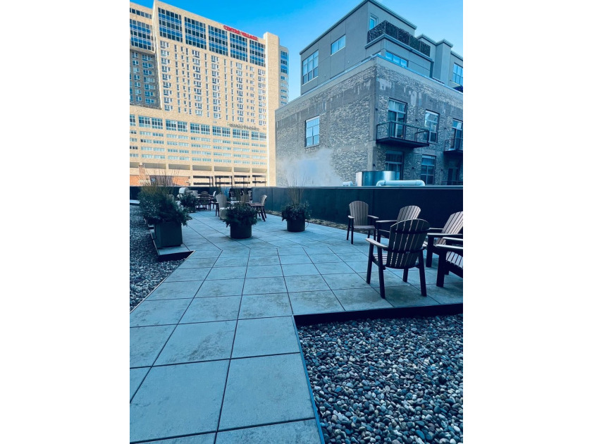 Enjoy modern city living in this beautiful 2-bedroom, 2-bath - photo 23