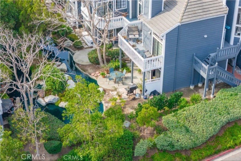 Welcome to your ideal coastal haven in Huntington Beach! Located - photo 2