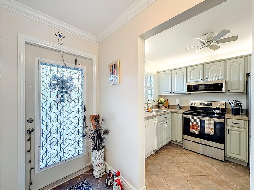 Welcome to Royal Park Gardens, a highly sought-after 55+ - photo 6