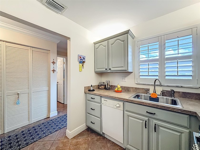 Welcome to Royal Park Gardens, a highly sought-after 55+ - photo 10