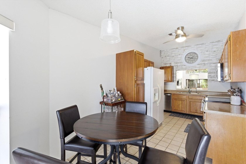 Sought-after corner villa, in the heart of Boca Raton! Welcome - photo 5