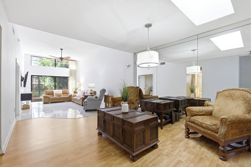 Sought-after corner villa, in the heart of Boca Raton! Welcome - photo 8