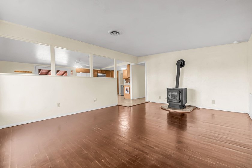 Welcome to your own private retreat! Situated on a fully fenced - photo 11
