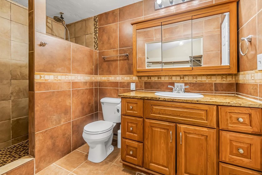 Welcome to your own private retreat! Situated on a fully fenced - photo 14