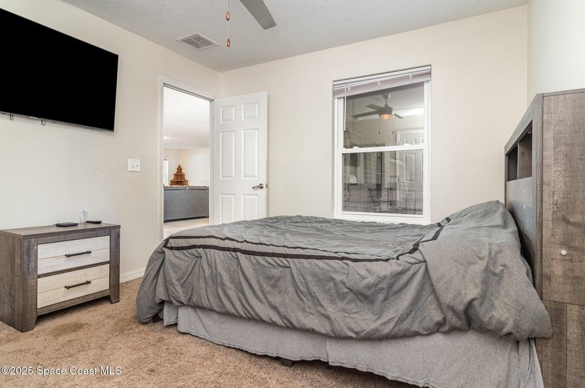 Discover the perfect blend of space and comfort at 5651 Travis - photo 14