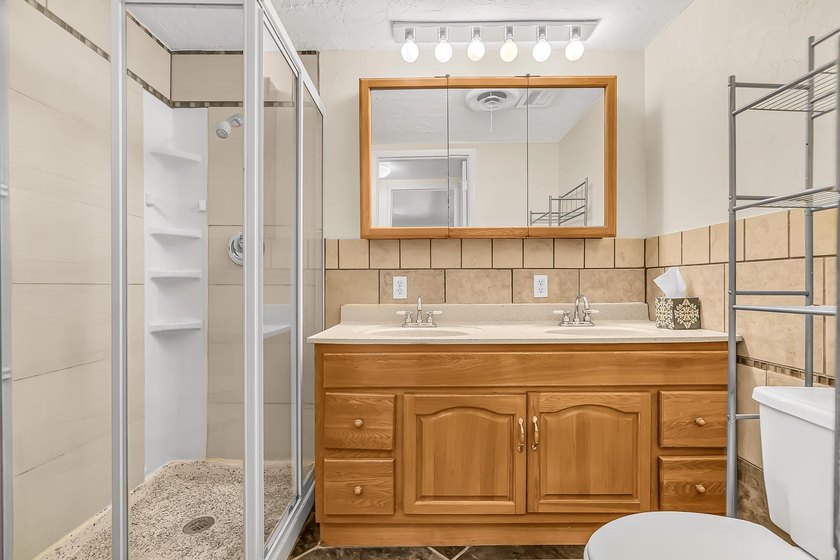 Welcome to your own private retreat! Situated on a fully fenced - photo 17
