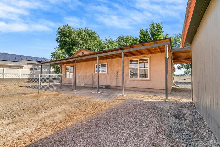Welcome to your own private retreat! Situated on a fully fenced - photo 22