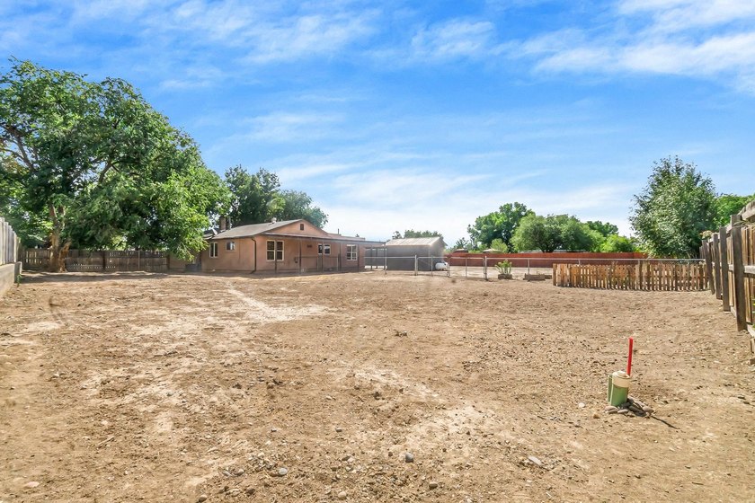 Welcome to your own private retreat! Situated on a fully fenced - photo 23