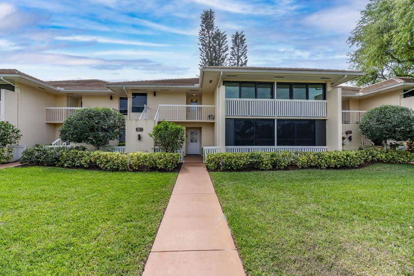 Immaculate lakeside 2nd floor 3-bedroom, 2-bathroom condo in - photo 2