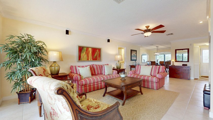 Immaculate lakeside 2nd floor 3-bedroom, 2-bathroom condo in - photo 5