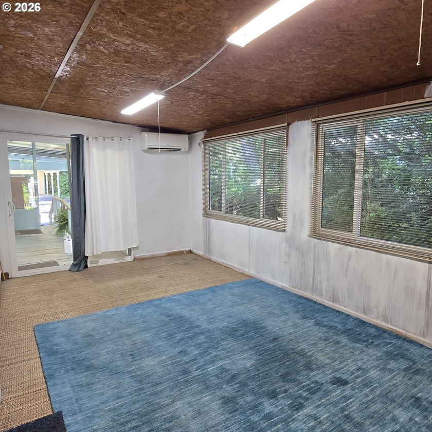 Updated 2BD 1BA home with bonus room and workshop/storage space - photo 12