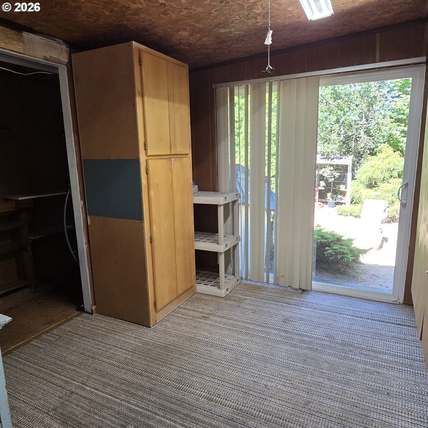 Updated 2BD 1BA home with bonus room and workshop/storage space - photo 13