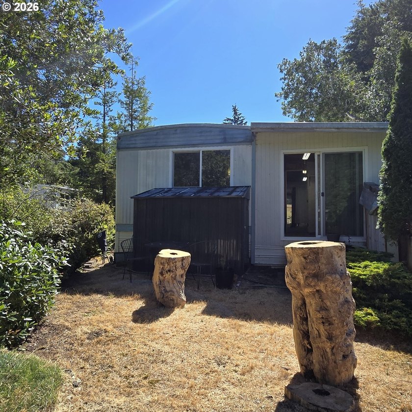Updated 2BD 1BA home with bonus room and workshop/storage space - photo 14