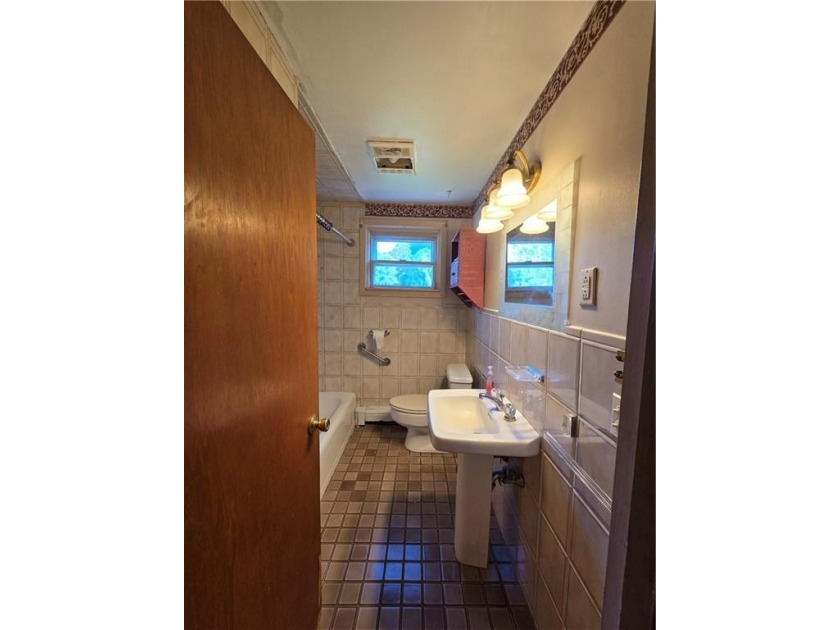 DON'T MISS THIS AFFORDABLE 3-BEDROOM RANCH! Offering Convenient - photo 17