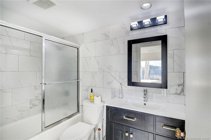 Welcome to this beautifully maintained 2-bedroom, 2-bath - photo 31