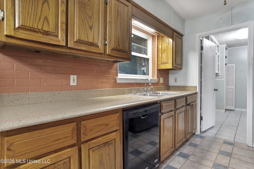 Great Home with Incredible Potential! This 3-bedroom, 2-bath - photo 11