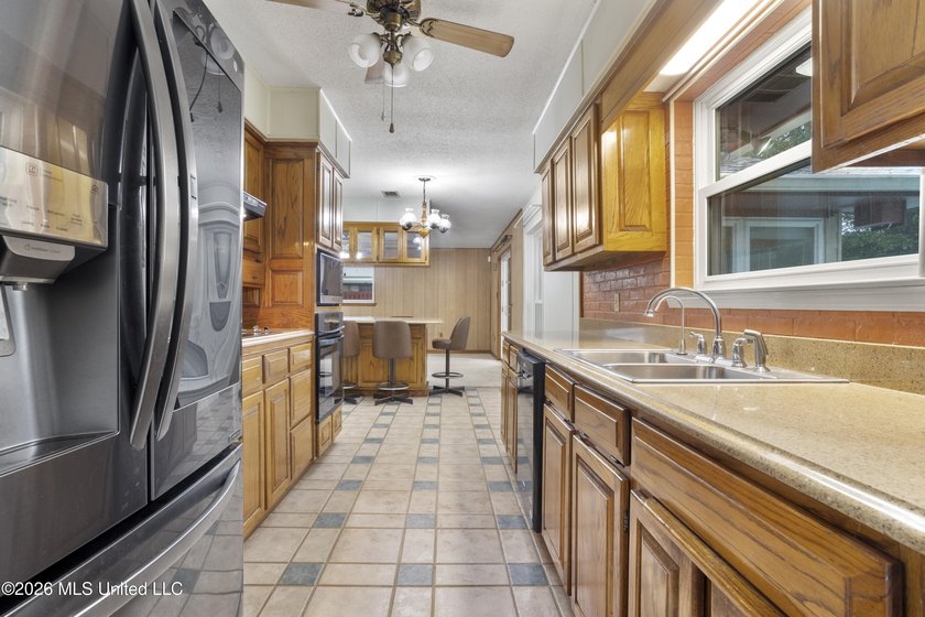 Great Home with Incredible Potential! This 3-bedroom, 2-bath - photo 12