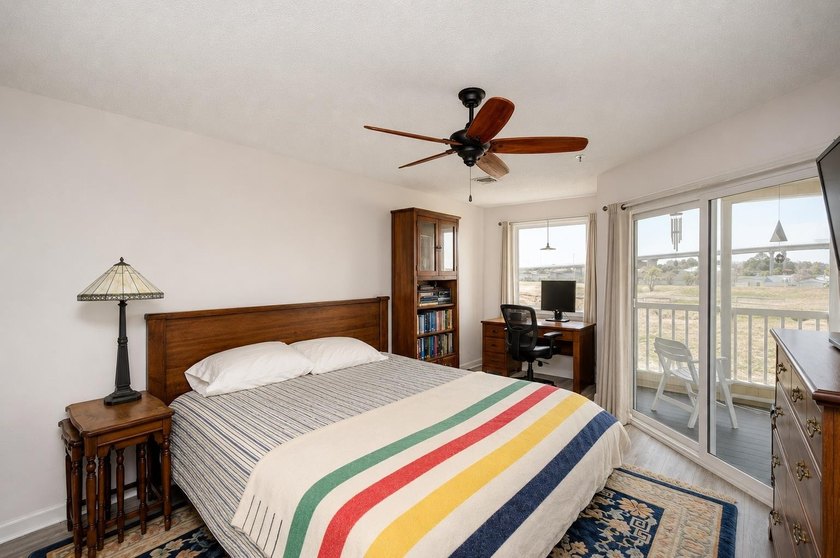 Spacious and renovated 2-bedroom 2-bath condo in the gated - photo 14