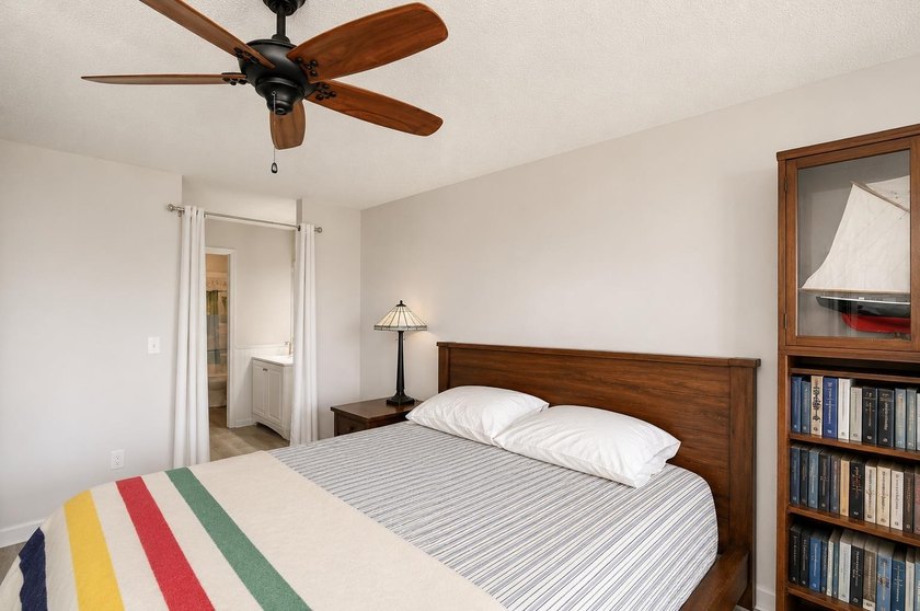 Spacious and renovated 2-bedroom 2-bath condo in the gated - photo 17