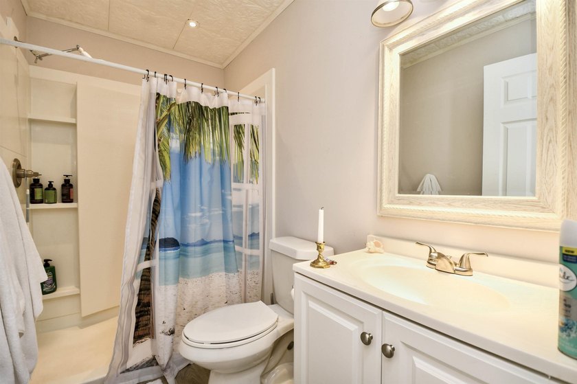 Spacious and renovated 2-bedroom 2-bath condo in the gated - photo 18