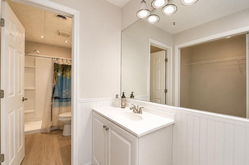 Spacious and renovated 2-bedroom 2-bath condo in the gated - photo 19
