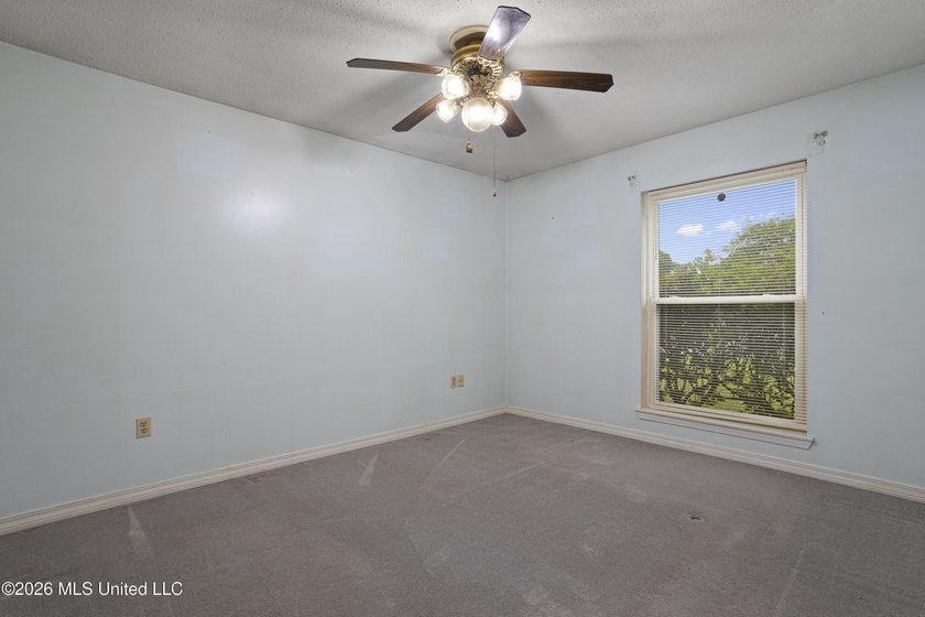 Great Home with Incredible Potential! This 3-bedroom, 2-bath - photo 20