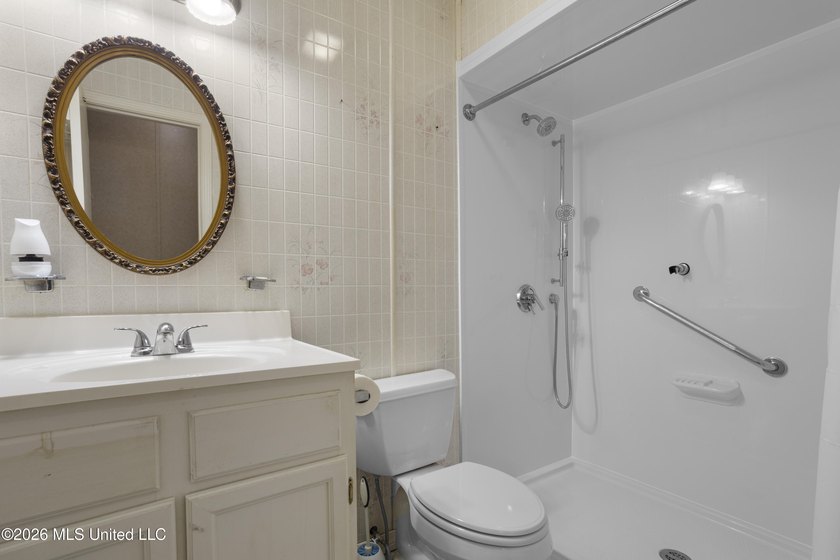 Great Home with Incredible Potential! This 3-bedroom, 2-bath - photo 21