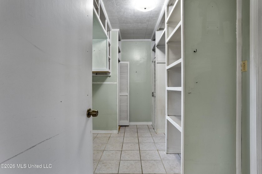 Great Home with Incredible Potential! This 3-bedroom, 2-bath - photo 23
