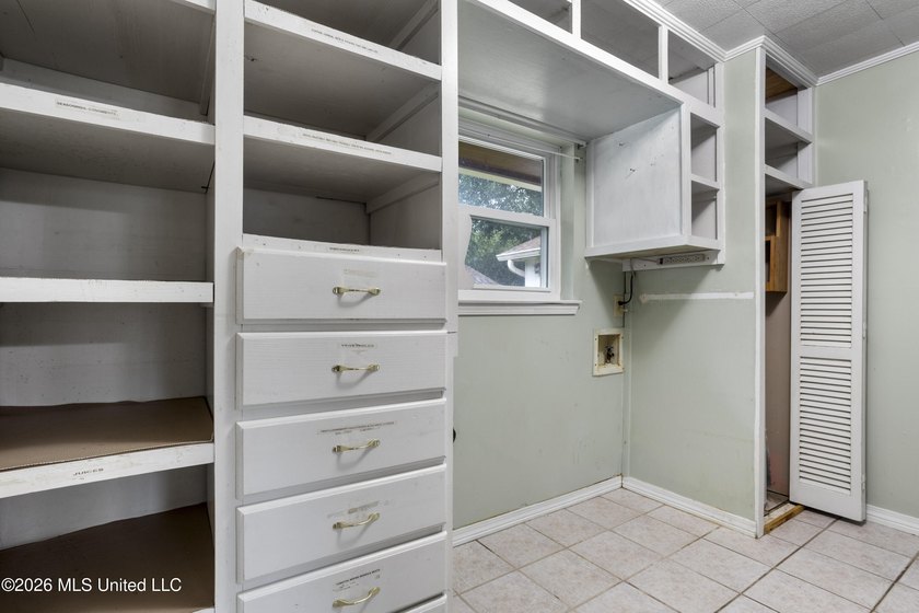 Great Home with Incredible Potential! This 3-bedroom, 2-bath - photo 24