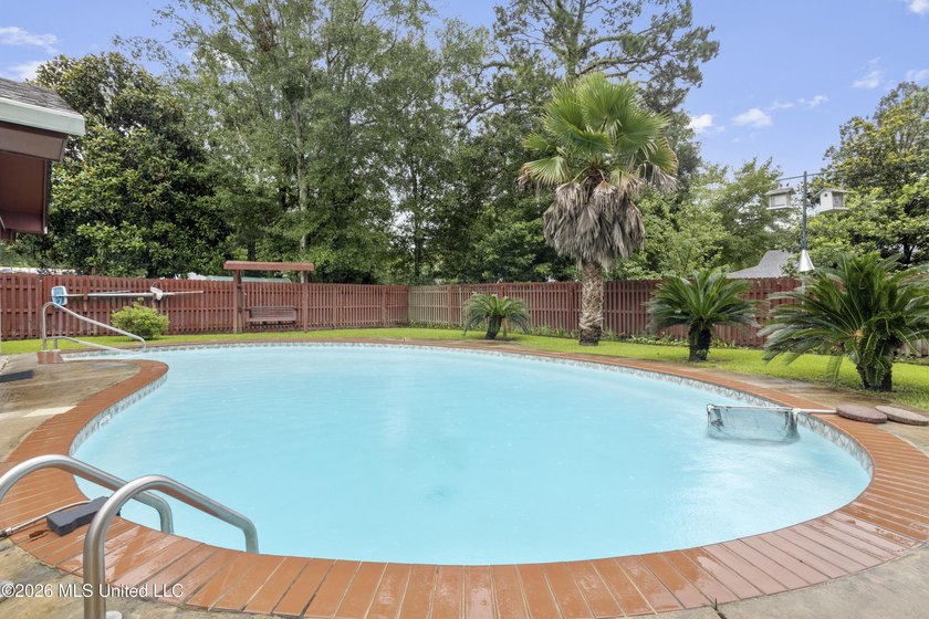 Great Home with Incredible Potential! This 3-bedroom, 2-bath - photo 27