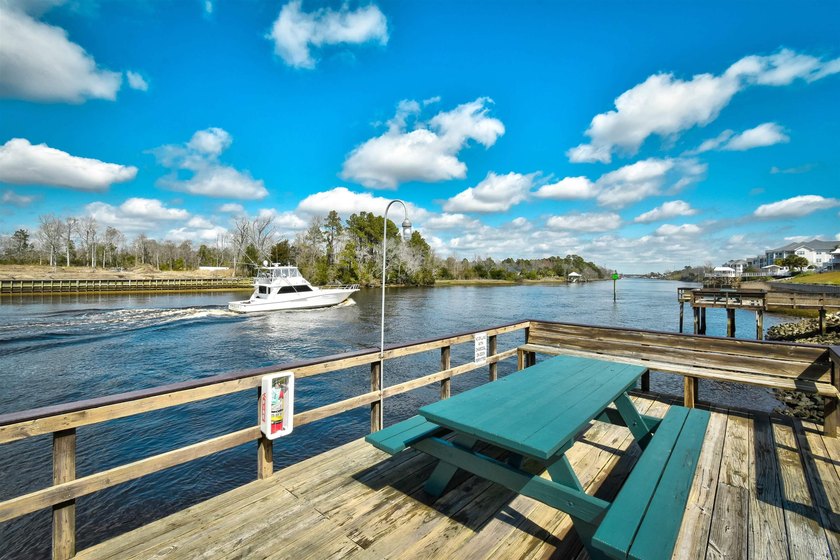 Spacious and renovated 2-bedroom 2-bath condo in the gated - photo 31