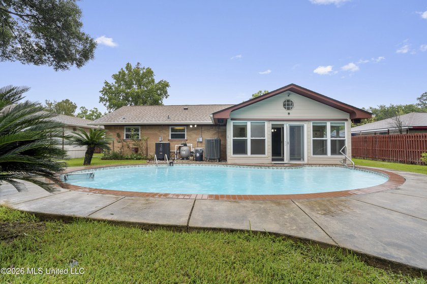 Great Home with Incredible Potential! This 3-bedroom, 2-bath - photo 31