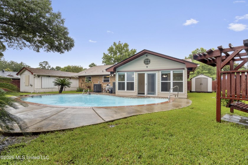 Great Home with Incredible Potential! This 3-bedroom, 2-bath - photo 32