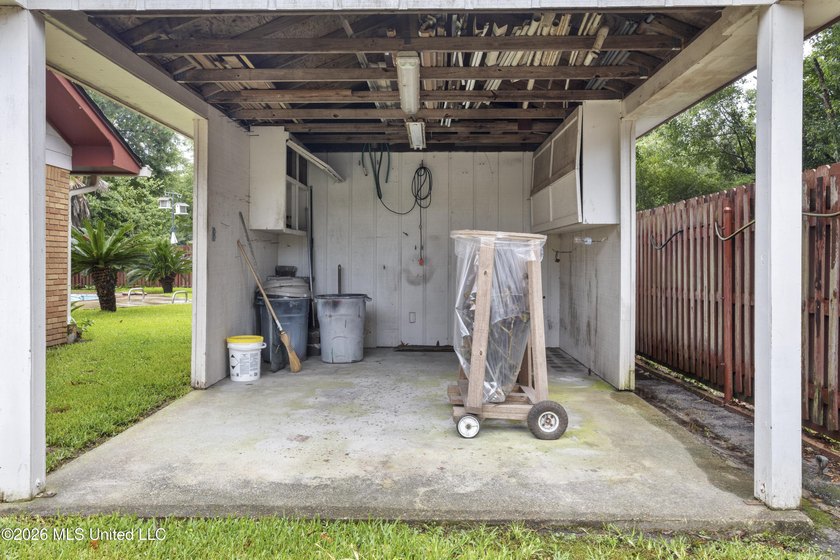 Great Home with Incredible Potential! This 3-bedroom, 2-bath - photo 35