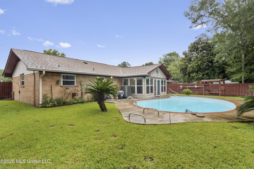 Great Home with Incredible Potential! This 3-bedroom, 2-bath - photo 36