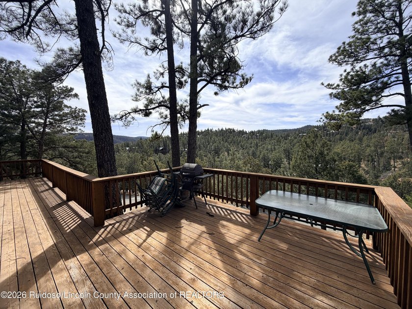 COZY CABIN WITH GREAT VIEWS! Escape to your own retreat. This - photo 6