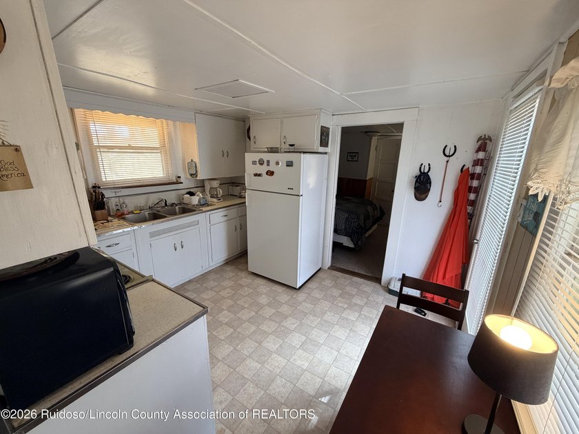 COZY CABIN WITH GREAT VIEWS! Escape to your own retreat. This - photo 10