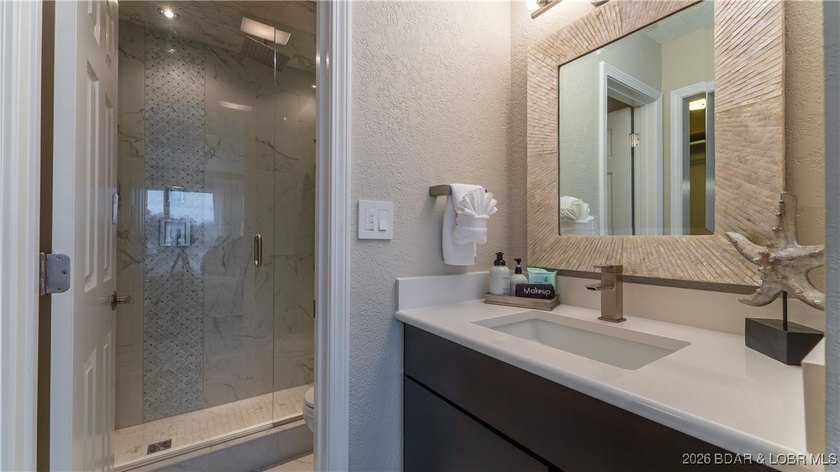 Show-stopping 2BR/2BA condo at the 17MM in Osage Beach! - photo 11