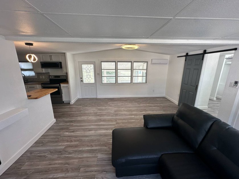Welcome to Silk Oak Lodge - Resort-Style Living in the Heart of - photo 3