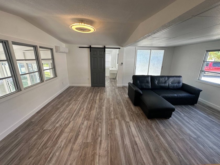 Welcome to Silk Oak Lodge - Resort-Style Living in the Heart of - photo 5