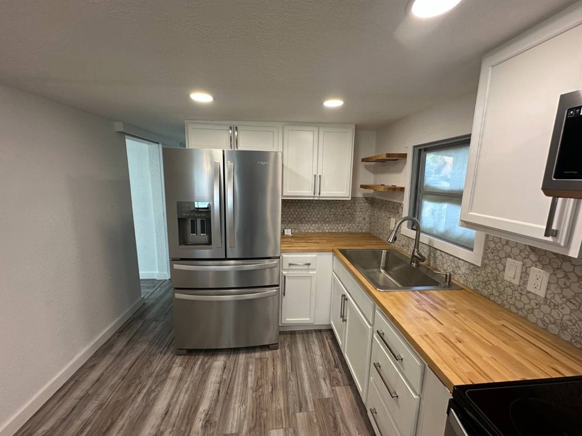 Welcome to Silk Oak Lodge - Resort-Style Living in the Heart of - photo 7