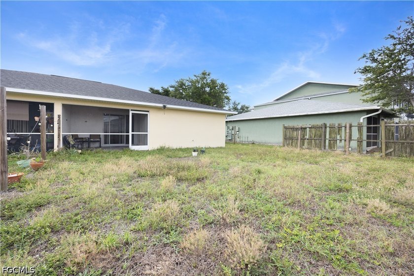 Spacious Duplex! 2 units with 1225 sq, feet each and 3 bedrooms - photo 22