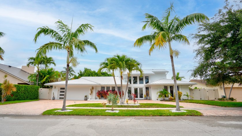 **Tropical Paradise in The Cove: The Ultimate Waterfront - photo 2