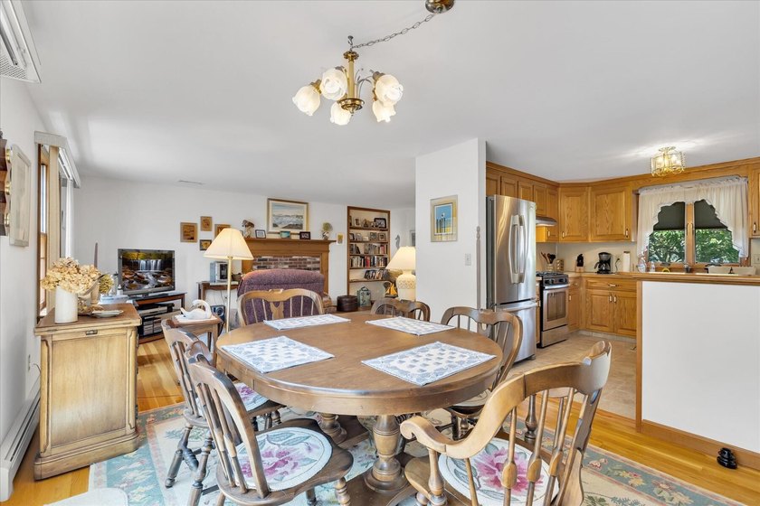 A West Dennis ''Jewel'' of a home. 34 Fisk Street offering three - photo 15