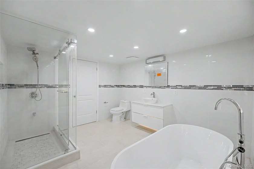Located in the heart of Great Neck Village, this impeccably - photo 19