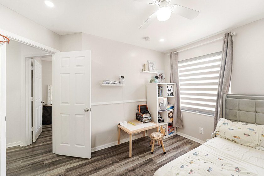 Gorgeous 3br, 2.5 bath, 1 car gar. renovated townhome in the - photo 19
