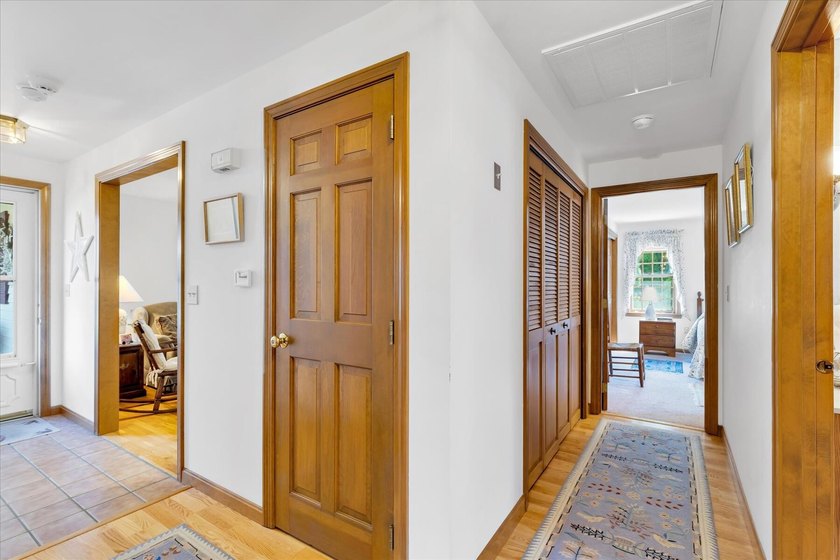 A West Dennis ''Jewel'' of a home. 34 Fisk Street offering three - photo 29