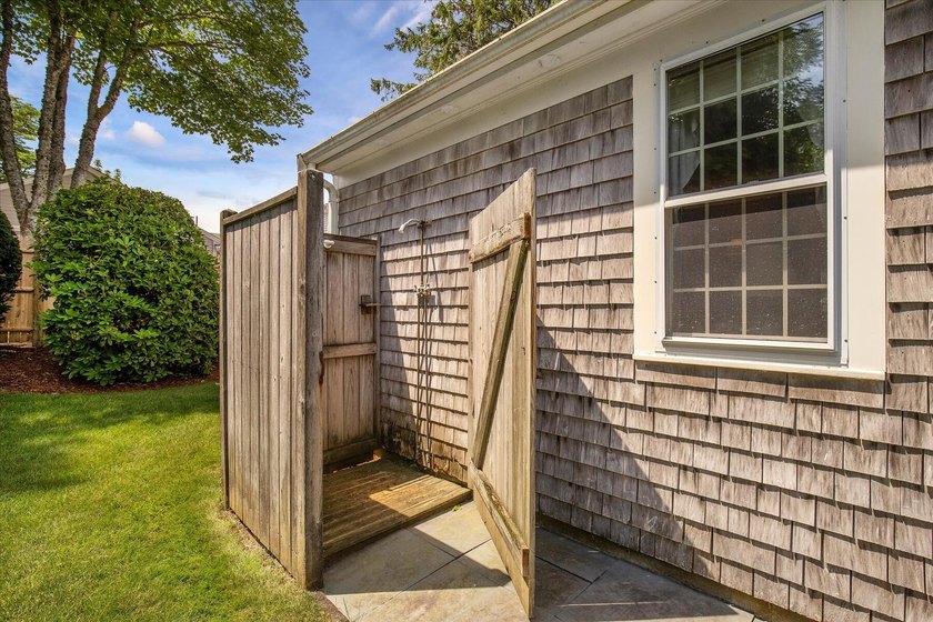 A West Dennis ''Jewel'' of a home. 34 Fisk Street offering three - photo 34
