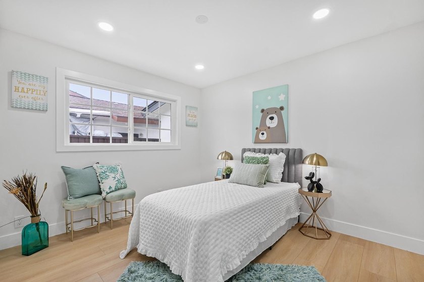 Welcome to this charming 4-bedroom, 2-bathroom home located in - photo 15