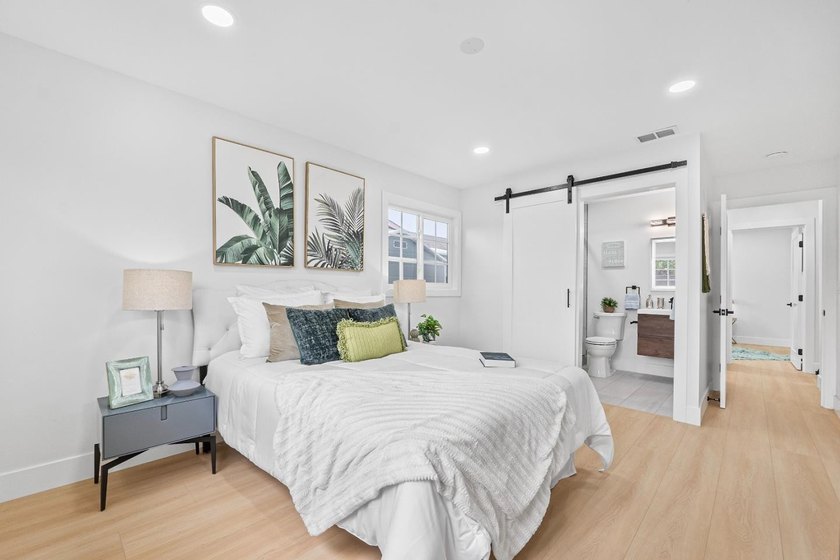 Welcome to this charming 4-bedroom, 2-bathroom home located in - photo 21